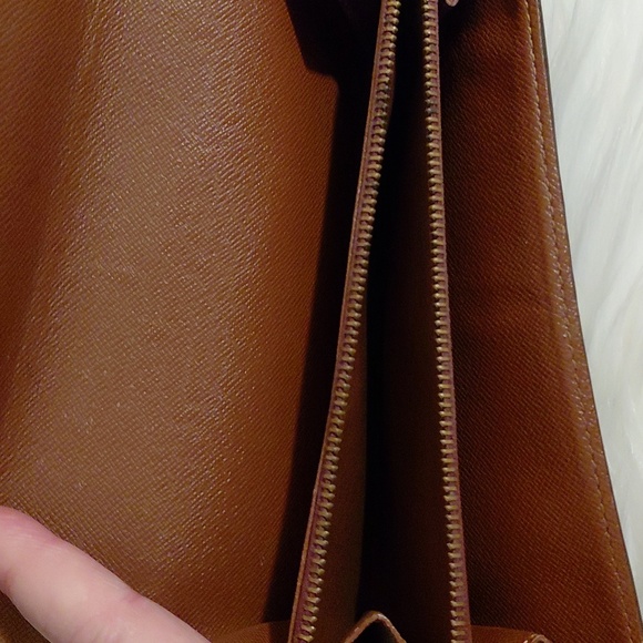 Louis Vuitton Signature Monogram Sarah Wallet - Picture 3 of 16